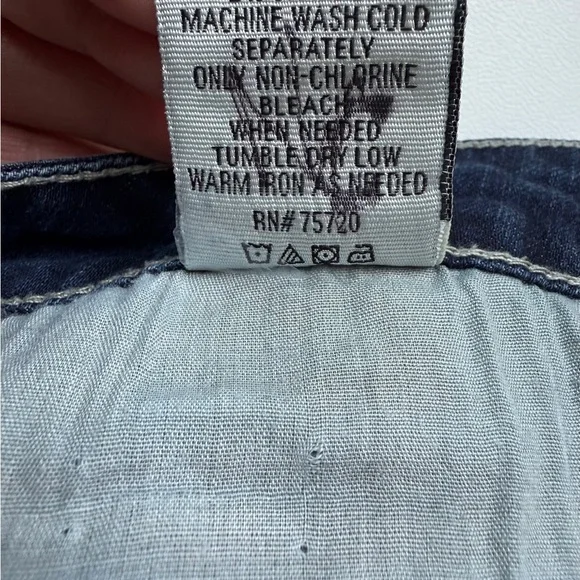 Daytrip Womens Denim Shorts Size 27 Dark Wash Embroidered Distressed Western - Picture 3 of 12